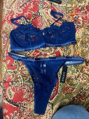 Lounge Lace Underwire Bra & Thong Set - blue